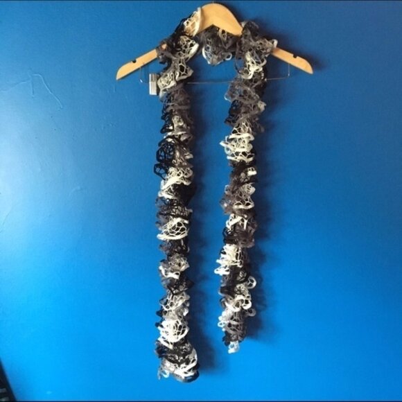 Handmade Black & White Lace Scarf | Elegant Winter Accessory - Picture 3 of 3